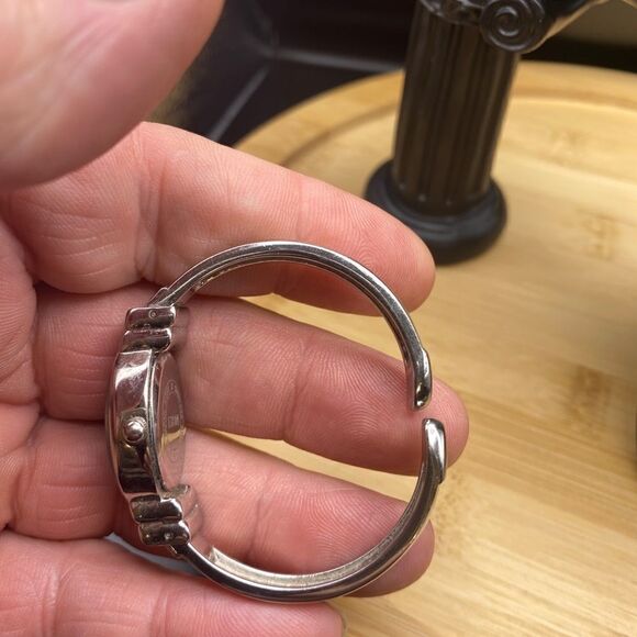 Ladies Elkon silver tone watch with spring bangle type band - Picture 6 of 11